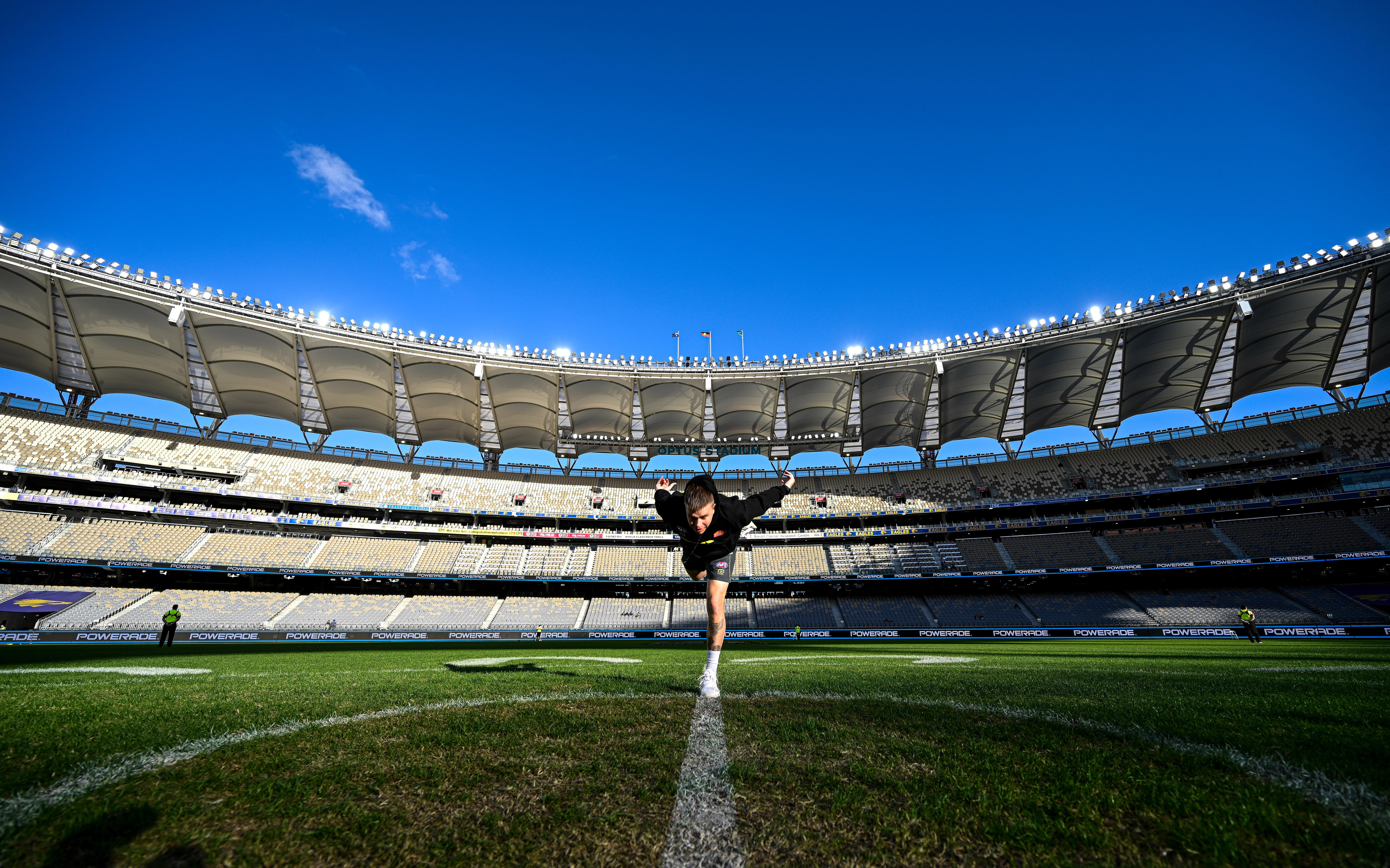 AFL Centre Bounce Puts Players At Risk, Costs The Game Good Umpires ...