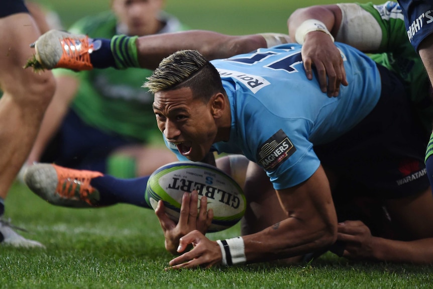 Israel Folau scores for the Waratahs