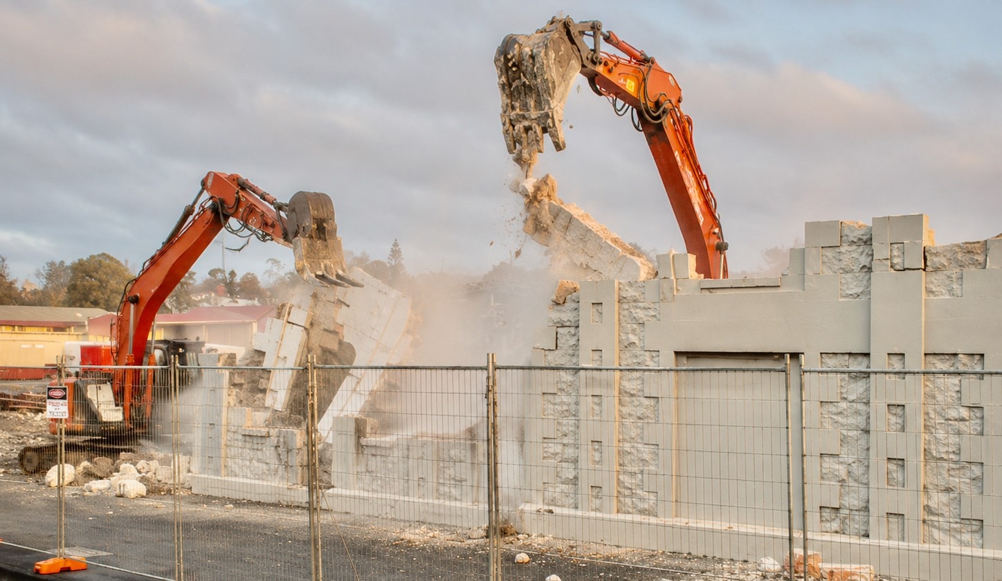 abc.net.au - Samuel O'Brien - Anger as 140-year-old flour mill walls demolished to build hotel despite outcry