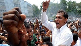 Supporters of General Sarath Fonseka protest in Colombo (AFP: Ishara S Kodikara)