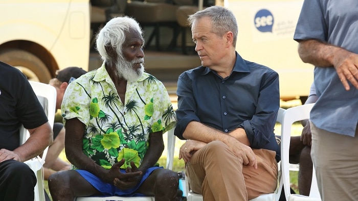 Bill Shorten talks to an elder from Bathurst Island during the election campaign, April 18 2019.
