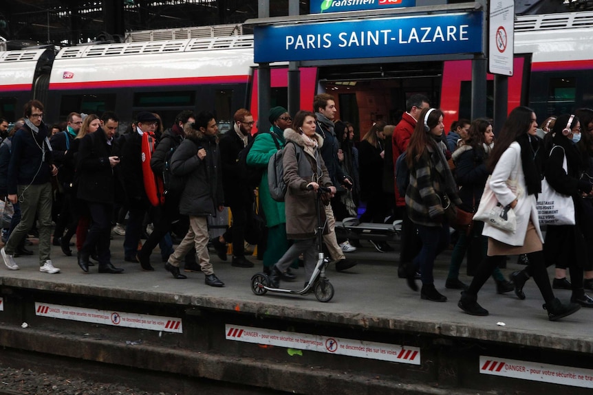 France strikes: train station