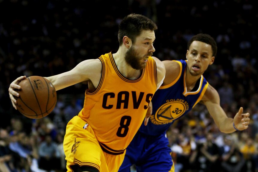 Dellavedova takes on the defence of Curry