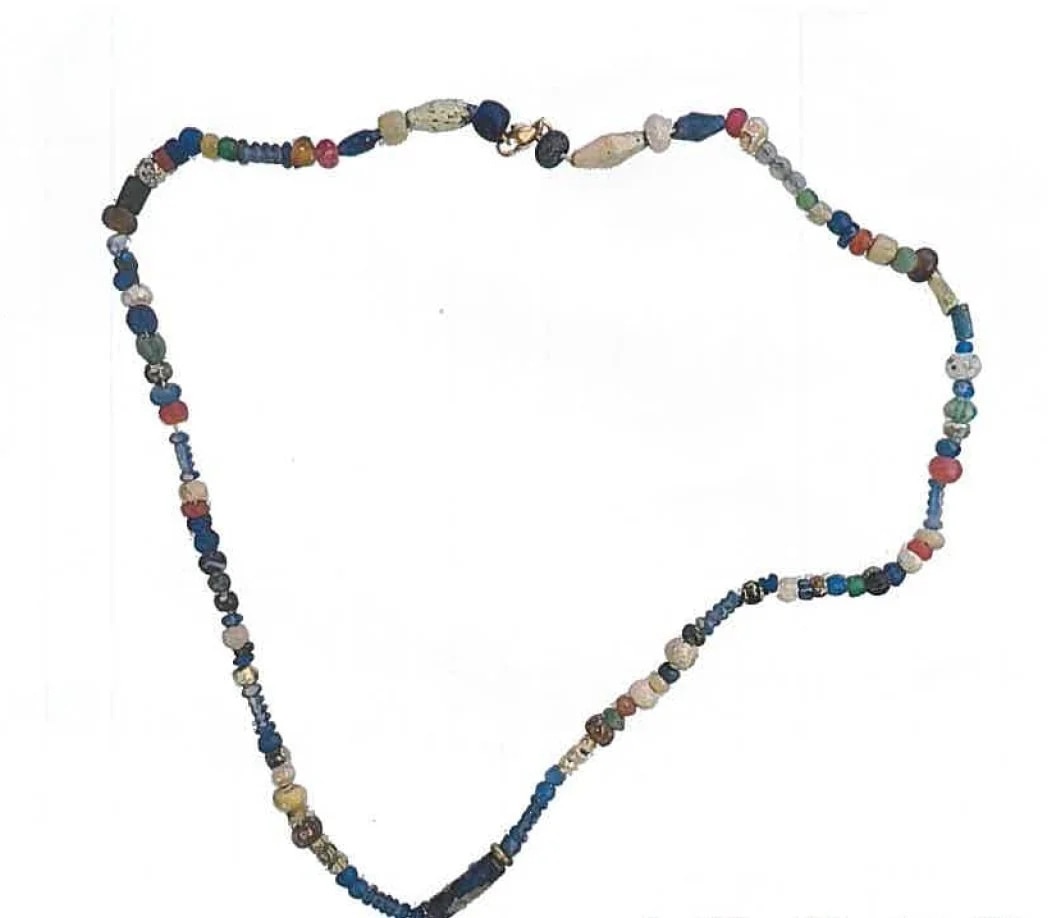 Um colar de contas antigo