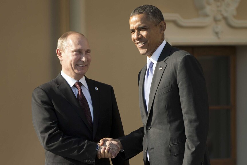 Vladimir Putin welcomes Barack Obama at the start of the G20 summit