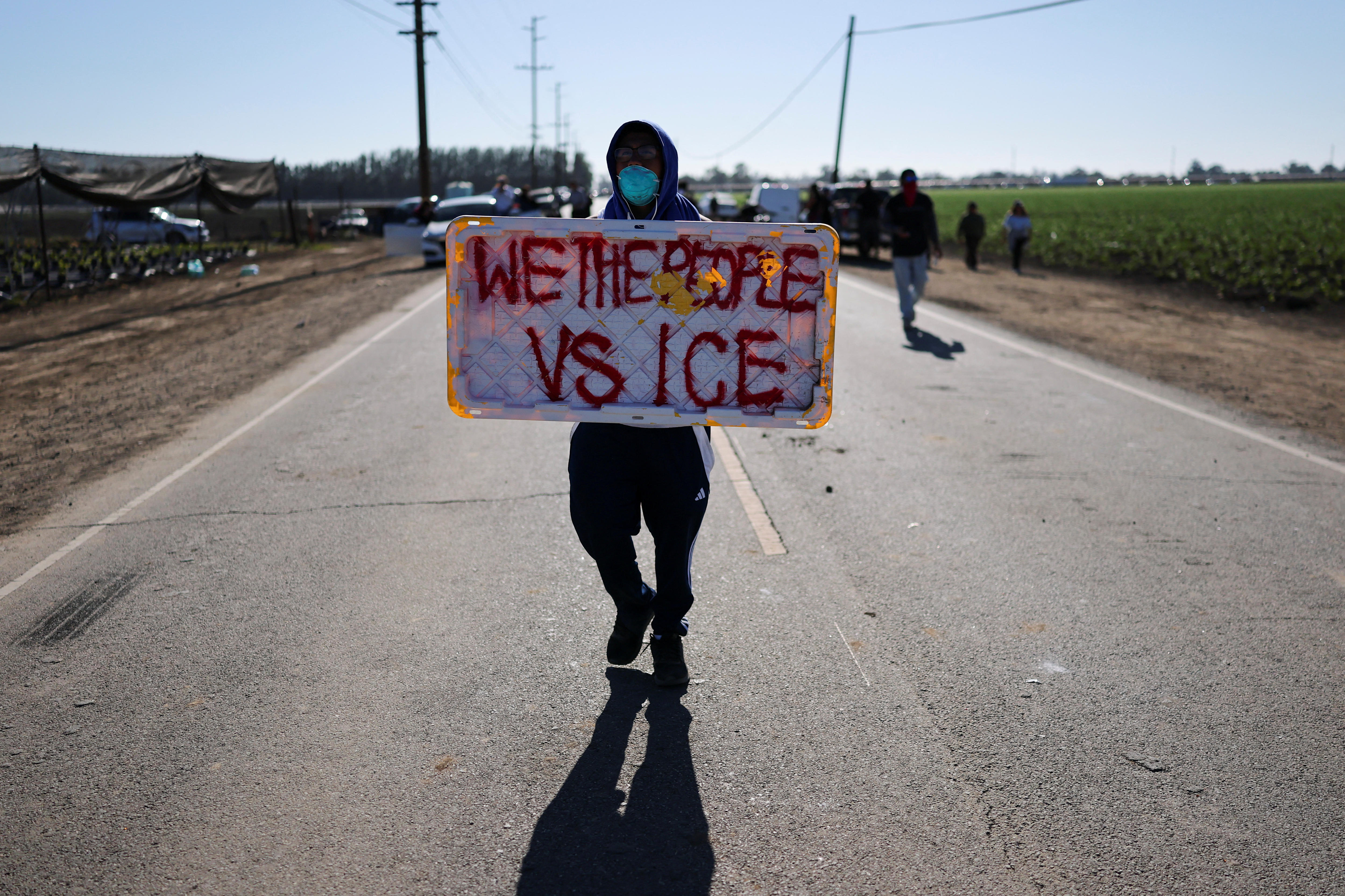 Trabalhador⁤ da Califórnia⁣ morto e ‍centenas de detidos após invasão‌ de fazenda de cannabis ⁣- ABC News