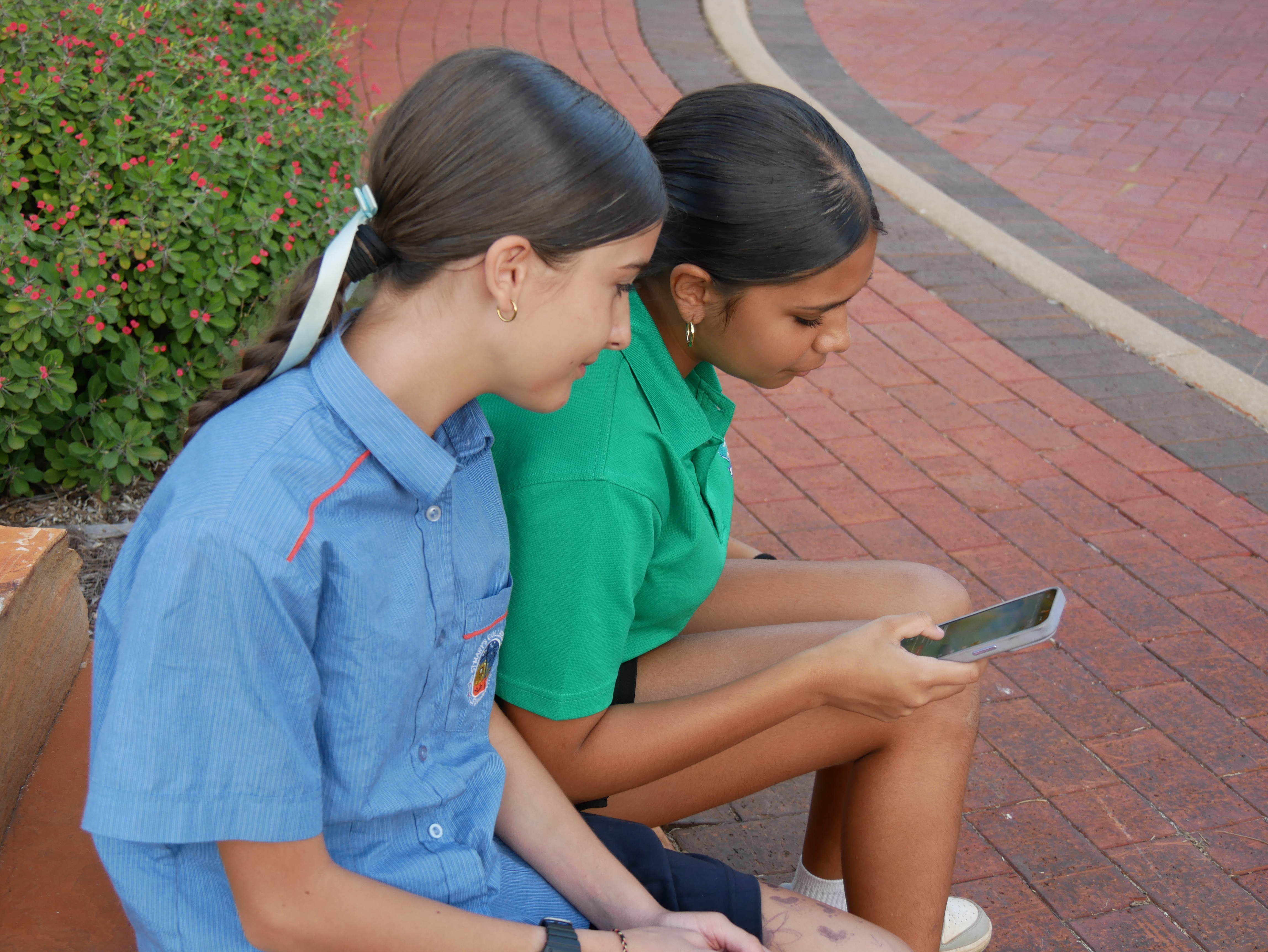 WA teens say anonymous 'alt' accounts used to bypass social media ban