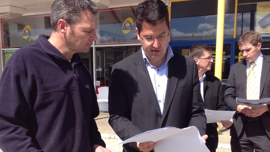 Business owner Pete Mitchell and Zed Seselja discuss the Liberals' Erindale plans.