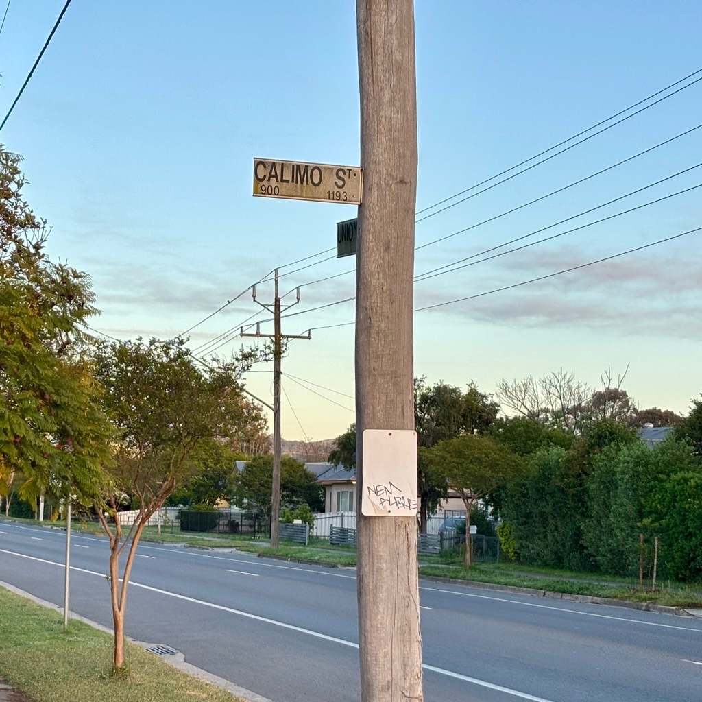 A street sign for 'Calimo Street'
