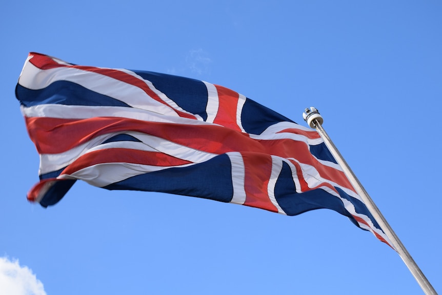 Drapeau britannique sur un mât.