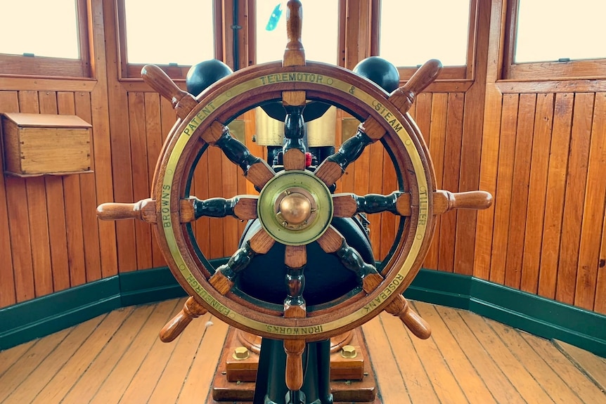A ship's wheel.