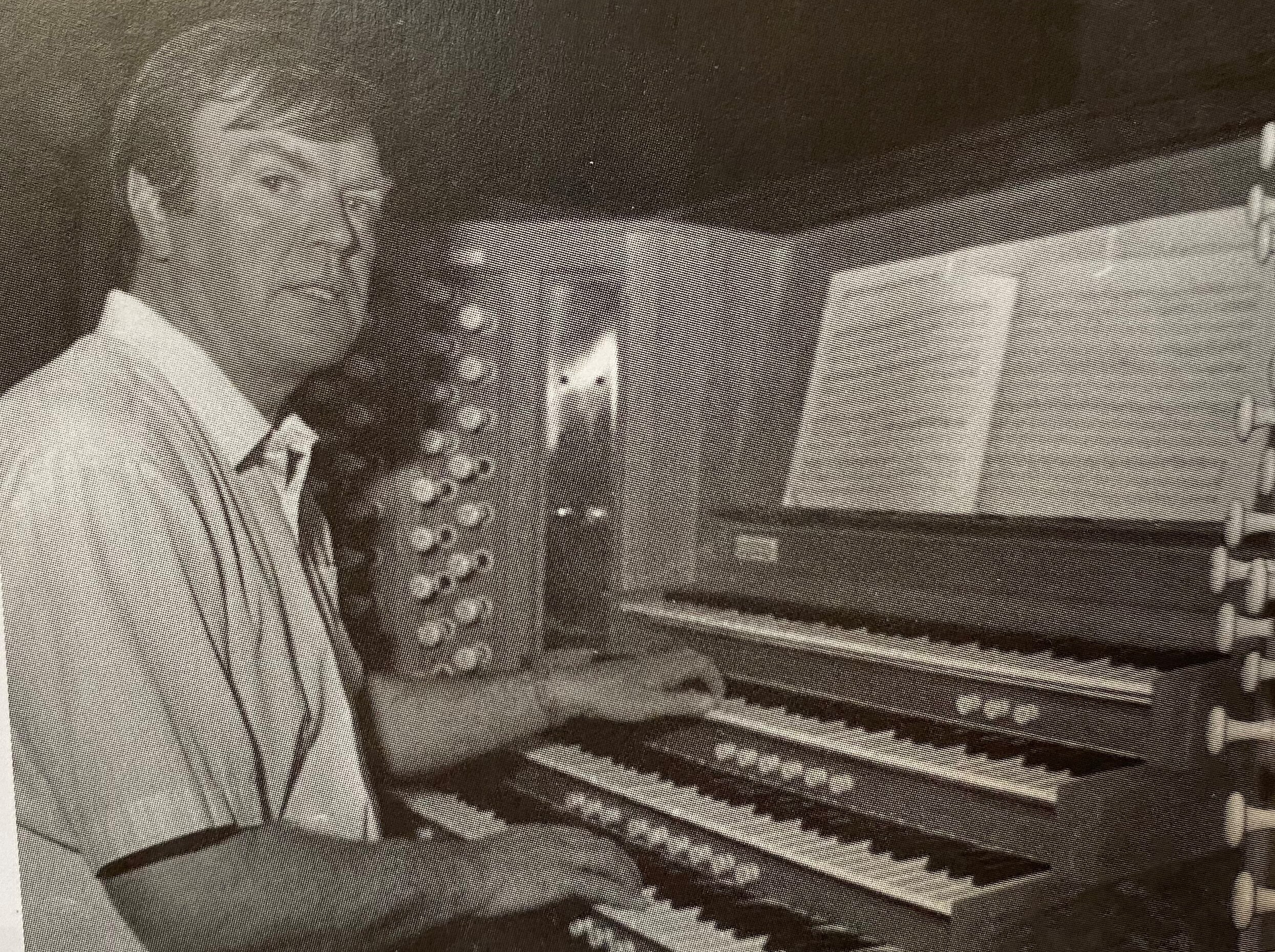 Sacred Heart Cathedral Organist John Hogan Is Retiring After 40 Years And 7 000 Masses Abc News