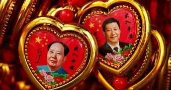 Images of Mao Zedong and Xi Jinping appear in souvenirs.