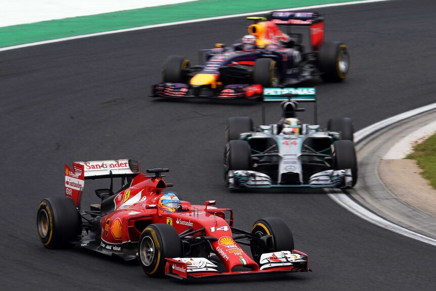 Ricciardo sneaks up on Alonso and Hamilton