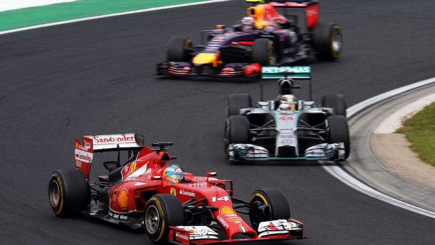 Ricciardo sneaks up on Alonso and Hamilton