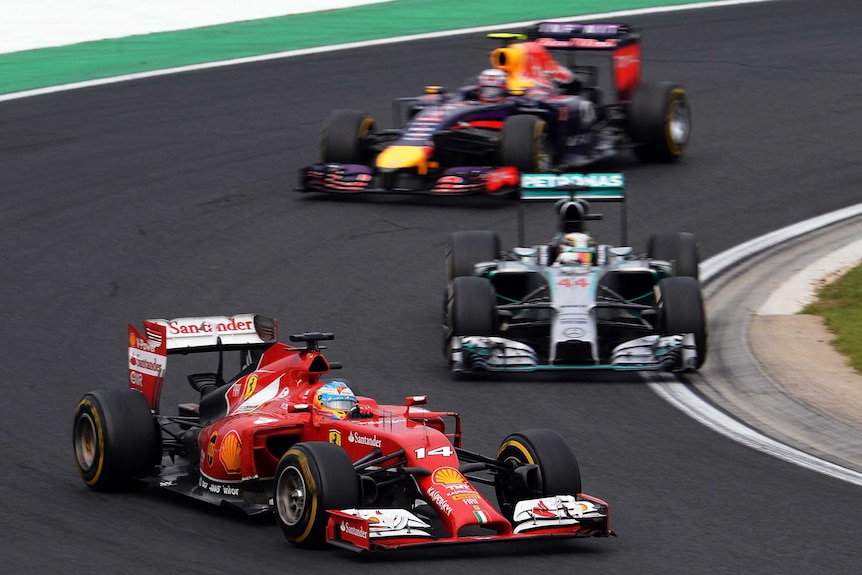 Ricciardo sneaks up on Alonso and Hamilton
