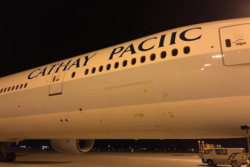 A photo of a Cathay Pacific plane with the word Pacific missing a letter.