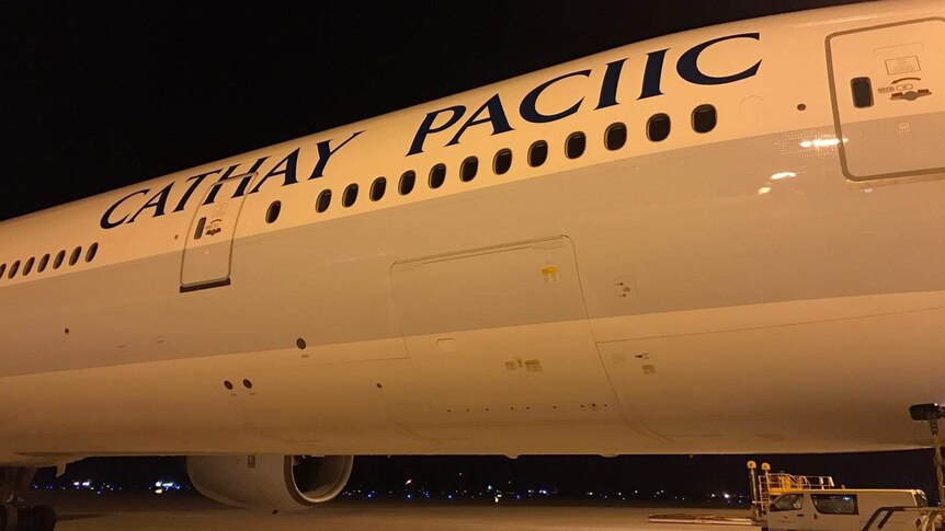A photo of a Cathay Pacific plane with the word Pacific missing a letter.