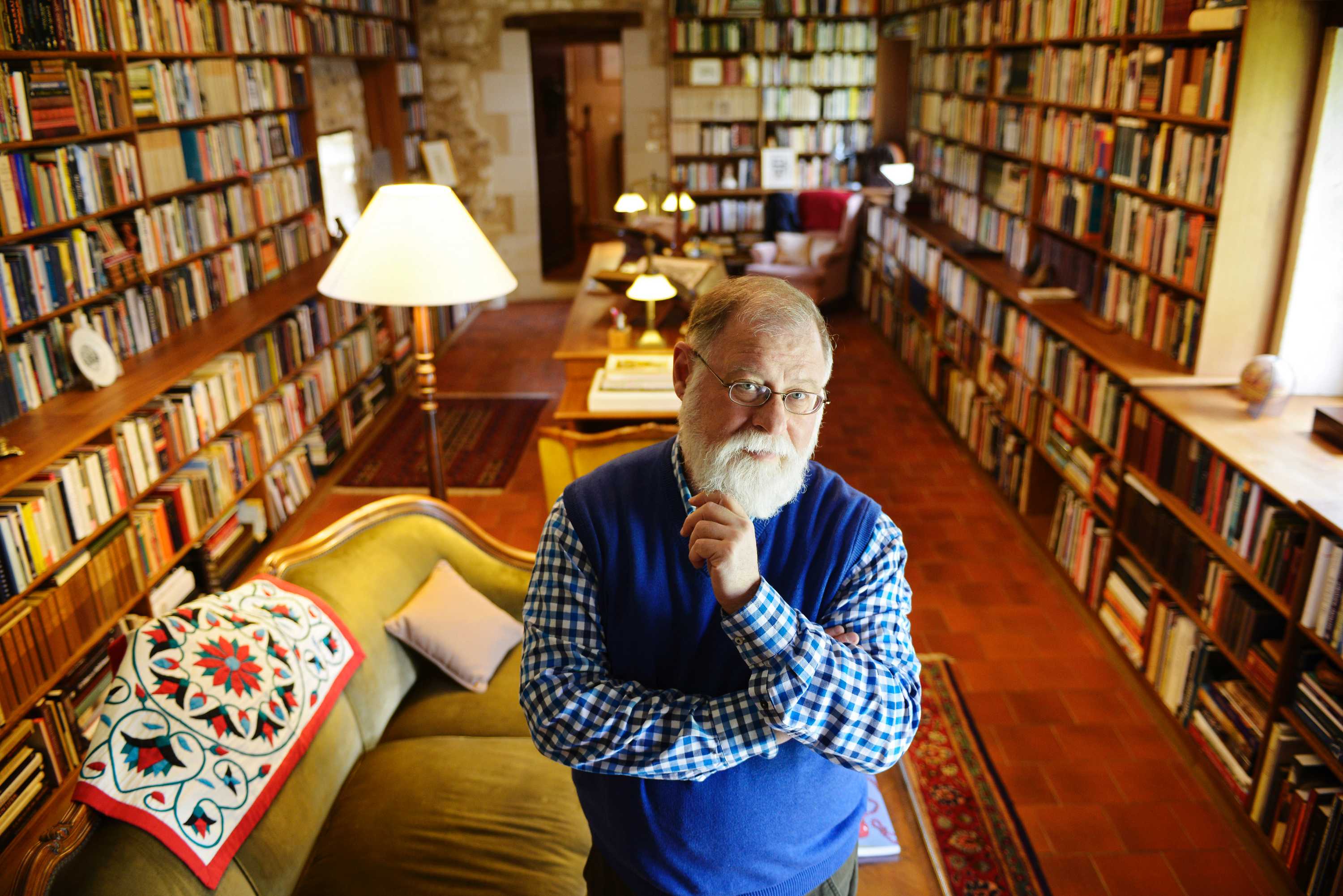 Like a burial': Alberto Manguel on dismantling his 35,000-book collection -  ABC News