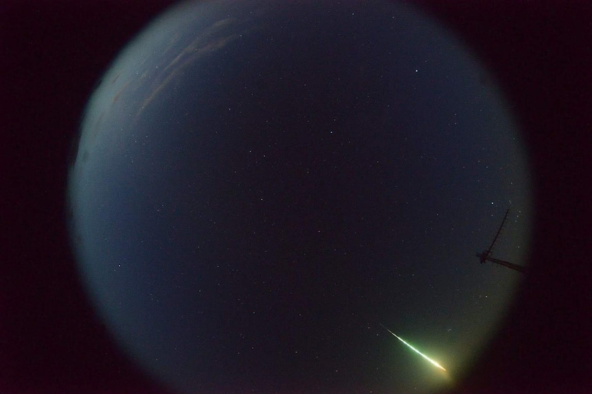 An image of a meteor flying through a night sky