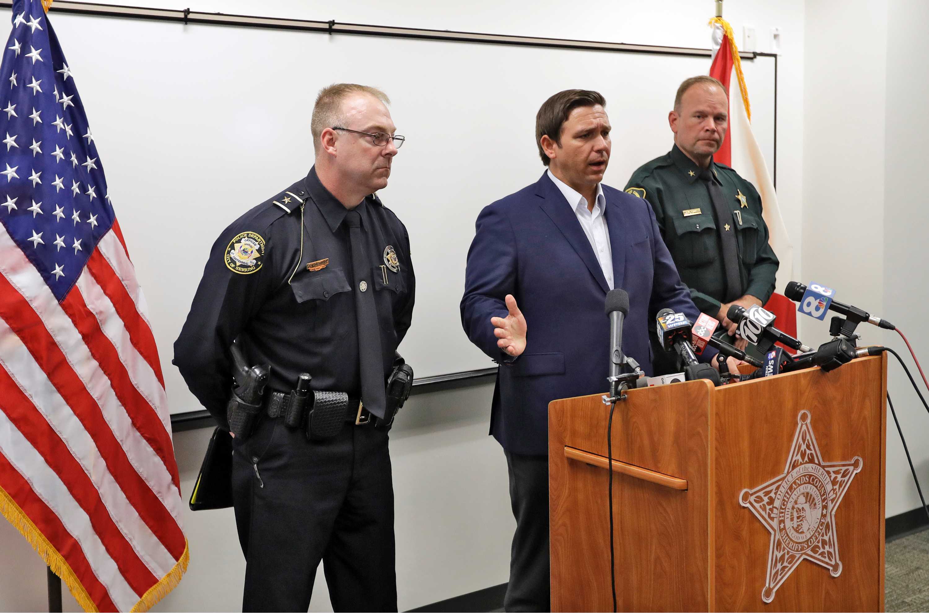 At least five dead in Florida bank shooting after gunman calls police ...