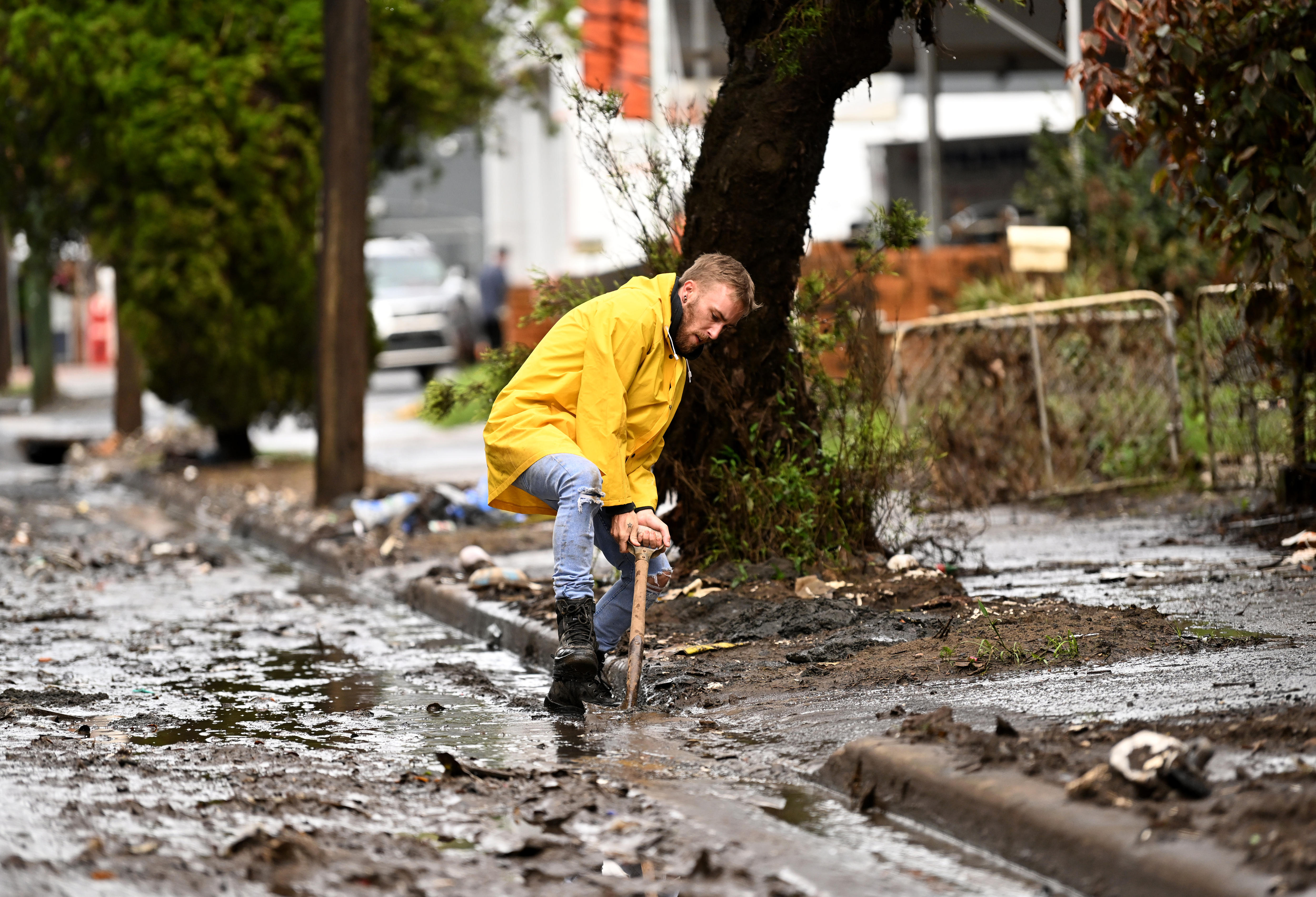Live: Battered Lismore braces for further flooding, residents urged to evacuate