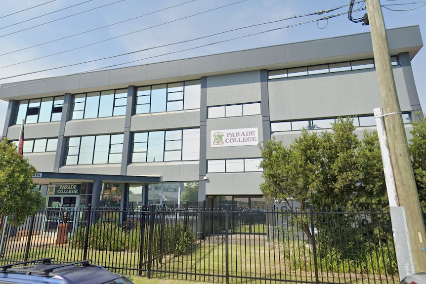 Melbourne parents sue parade college after alleged bullying stoush leads to son's expulsion