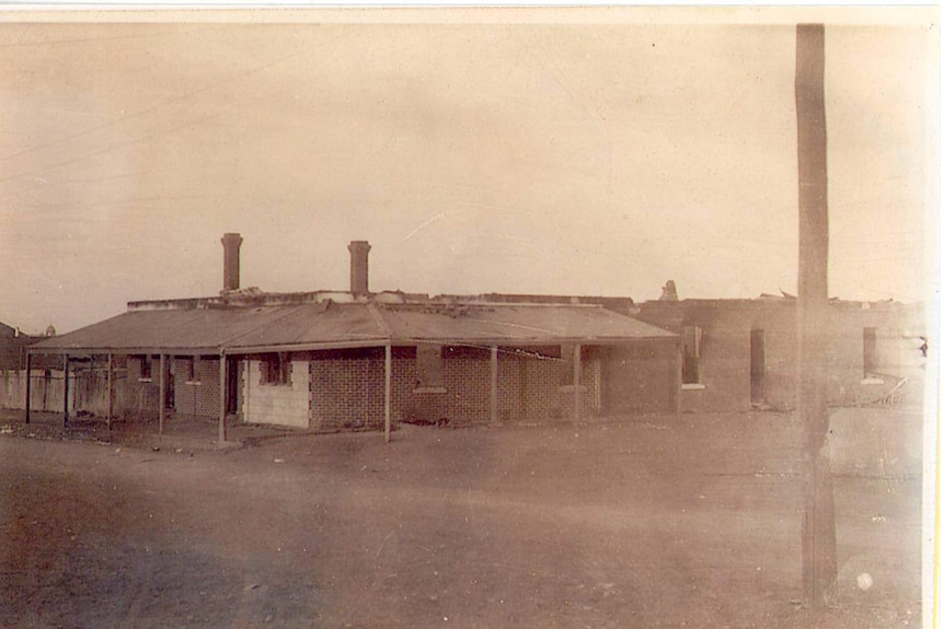 Historic image of the now-demolished Launceston Hotel in Boulder, Western Australia.