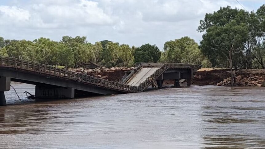 The old bridge was completely destroyed by flood.