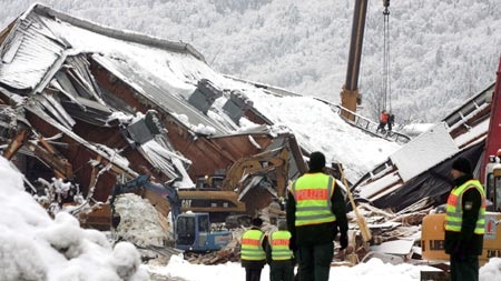 Roof collapse: Rescuers are trying to reach at least 6 people believed buried in the rubble.
