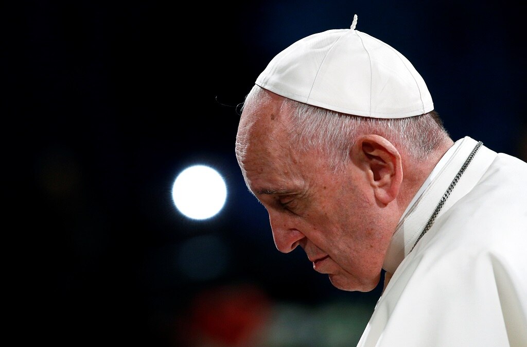 Pope Francis denounces politicians with 'armoured hearts' in Colosseum Good Friday prayer