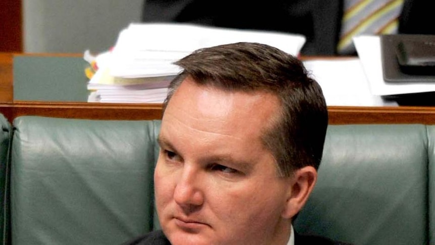 Calls for Immigration Minister Chris Bowen to investigate claims Hunter refugees are living in squalor.