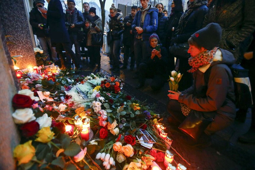 Fans in Berlin leave tributes for David Bowie