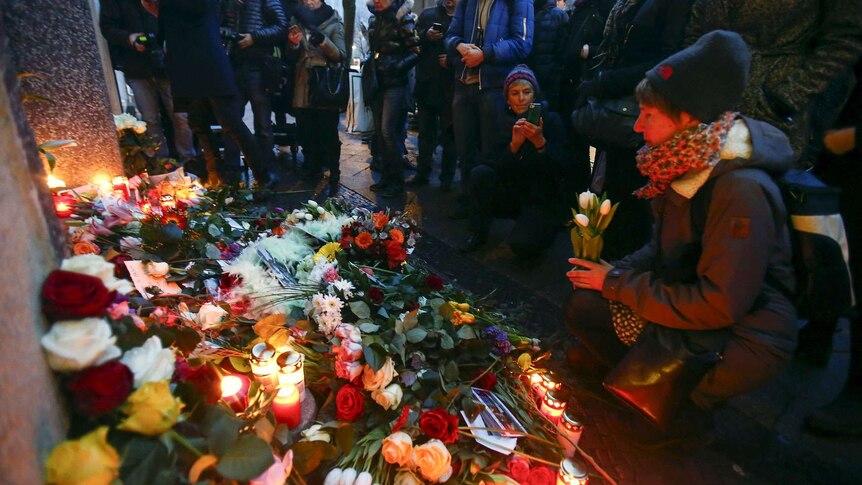 Fans in Berlin leave tributes for David Bowie