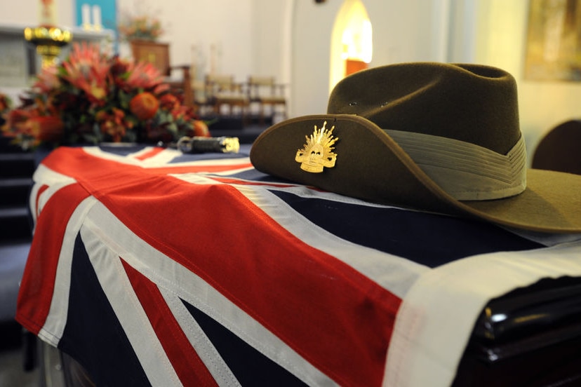 A slouch hat and the Australian flag sit on top of Private Nathan Bewes's coffin. (Defence Department, file photo)