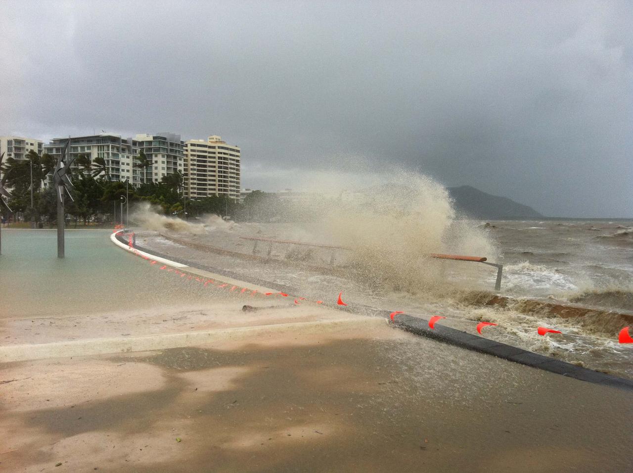 Climate expert warns of Cairns 'catastrophe' if severe cyclone triggers