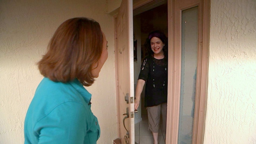 Veronique opening the door to Lisa