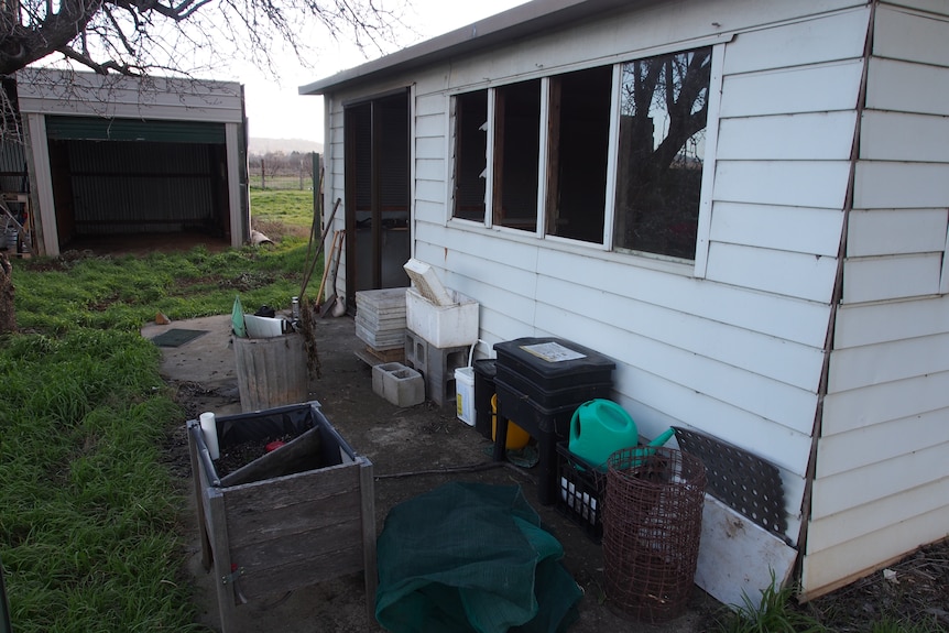 A picture of a white shed from the outside