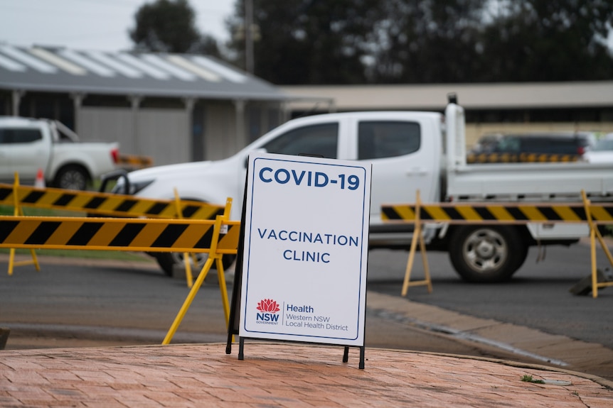 A sign saying 'covid19 vaccination clinic' with a white background