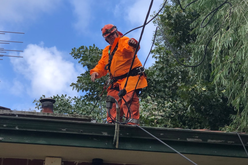 SES fixing Mt Helena house roof