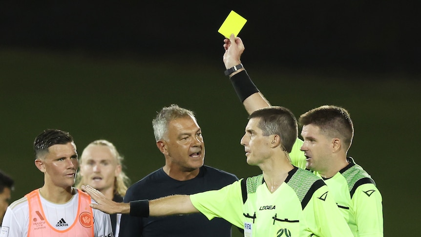Le patron de Football Australia, James Johnson, s’engage à sévir contre les abus des arbitres de la A-League après les incidents de Marko Rudan et Paul Lederer