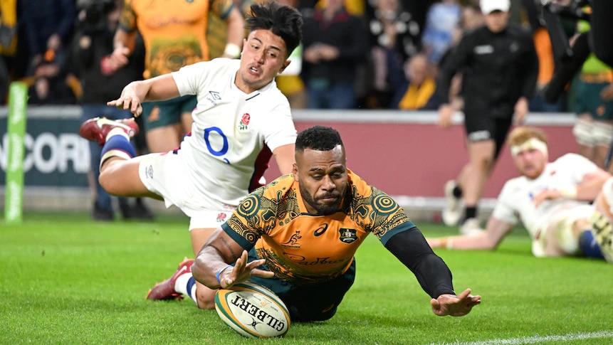 Samu Kerevi scored with the Wallabies first entry to the England 22 in the second half