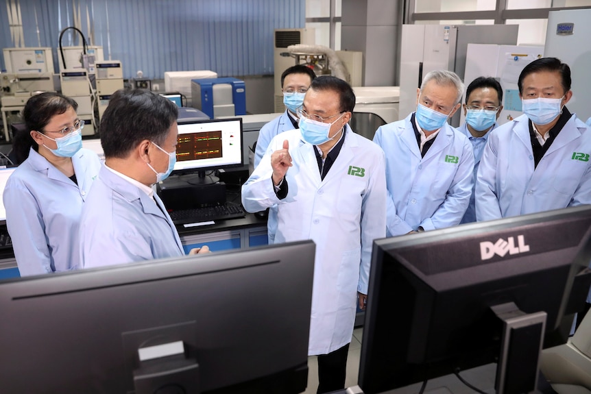 Chinese Premier Li Keqiang and Chinese scientists. 