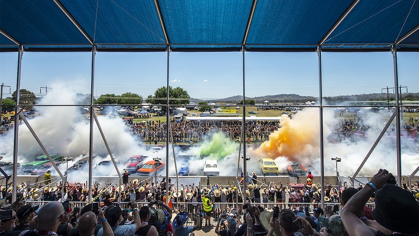 Summernats reclaims Guiness World Record for largest simultaneous burnout
