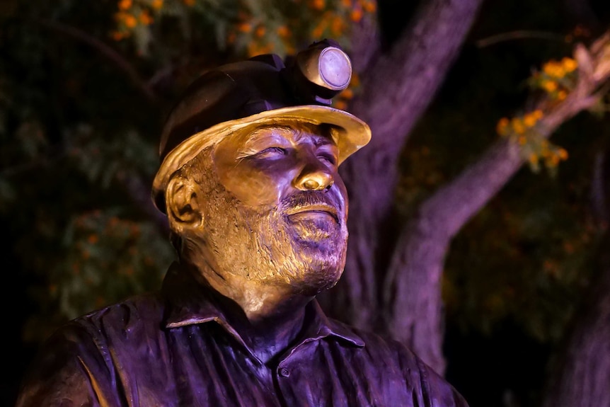 Photo of the head of brass miner memorial statue.