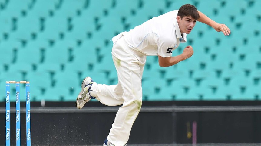 Sean Abbott sends one down for the Blues
