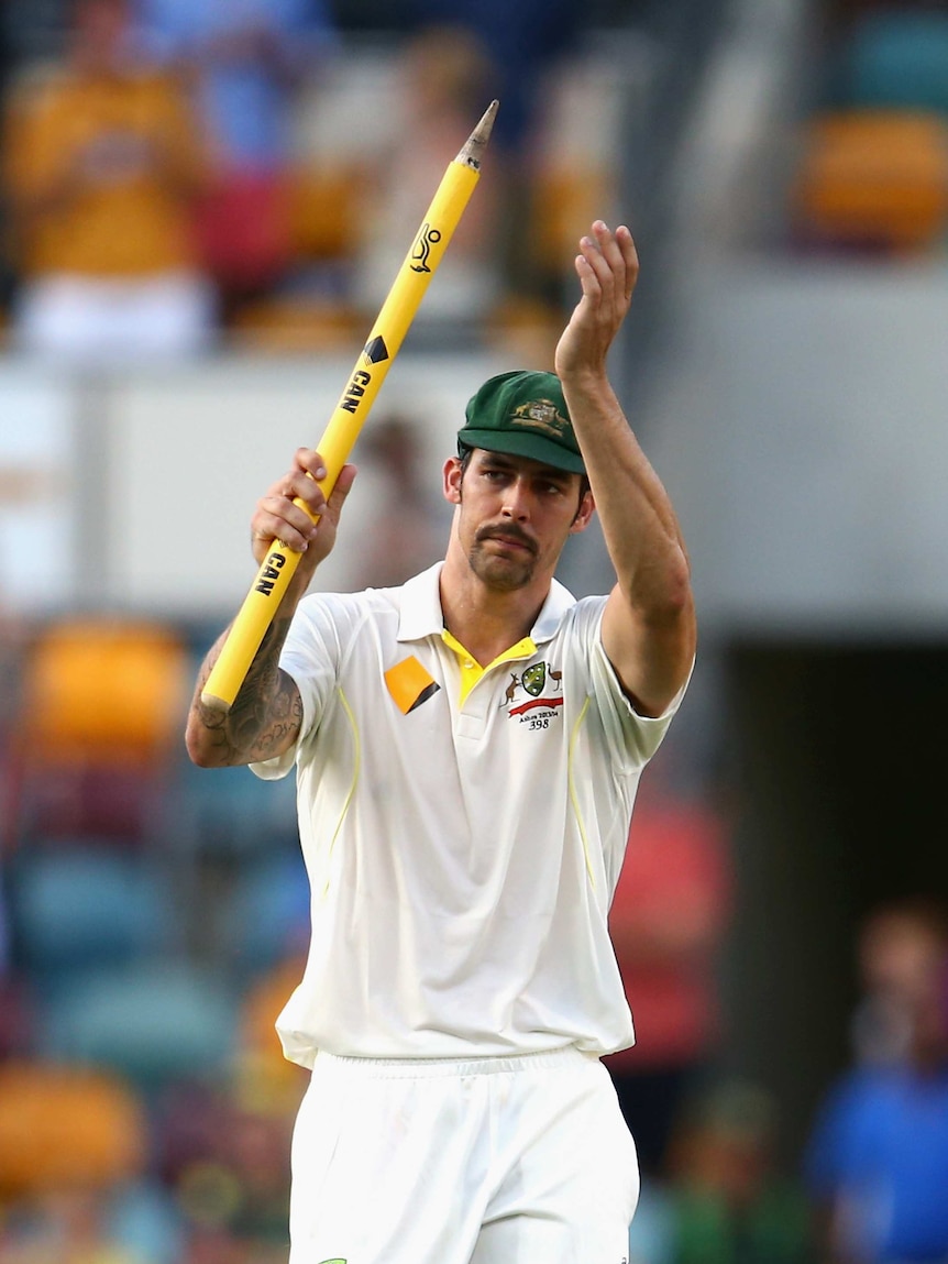 Johnson applauds Gabba crowd after first Ashes Test win