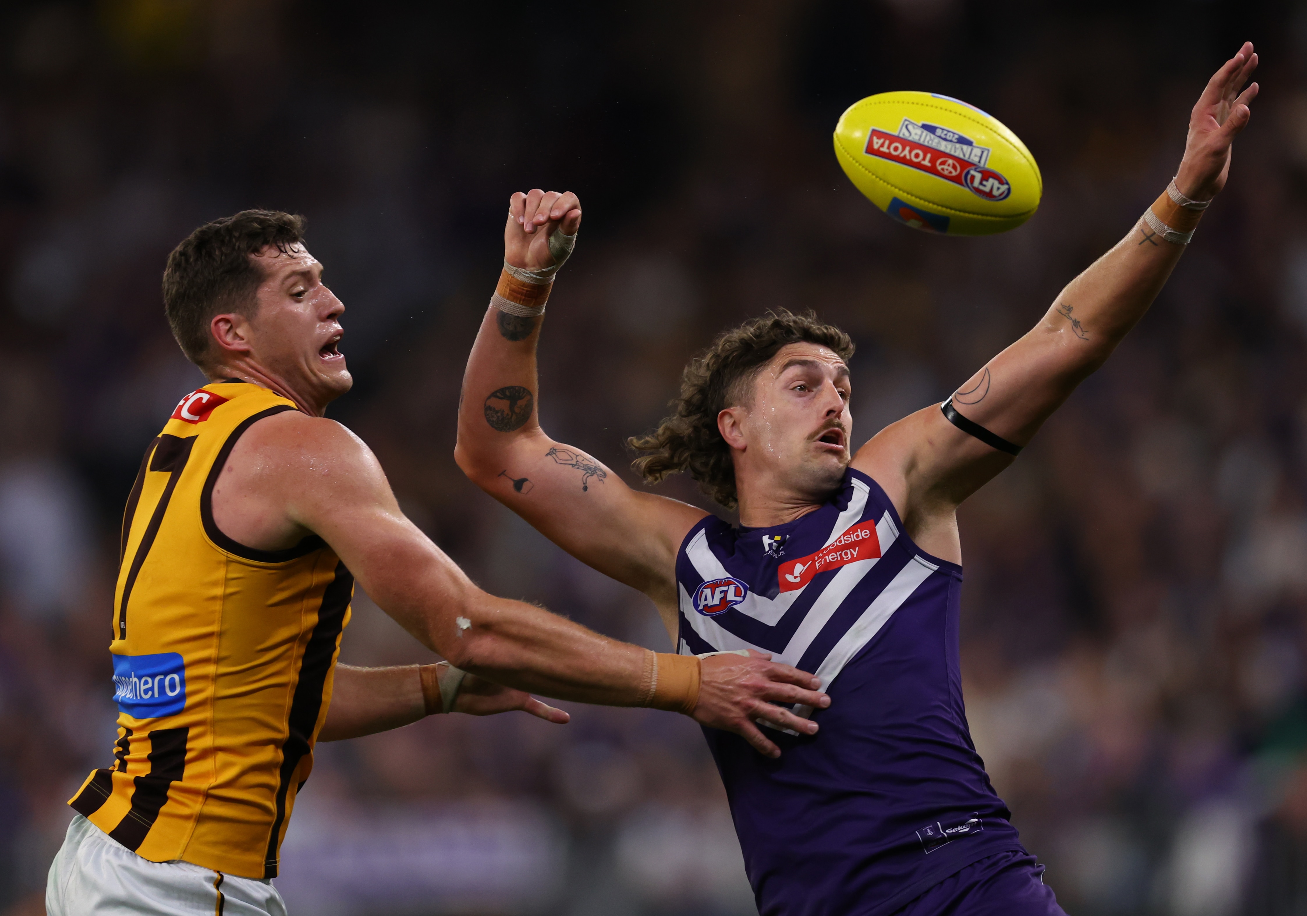 Live: Dockers and Hawks meet for massive qualifying final clash
