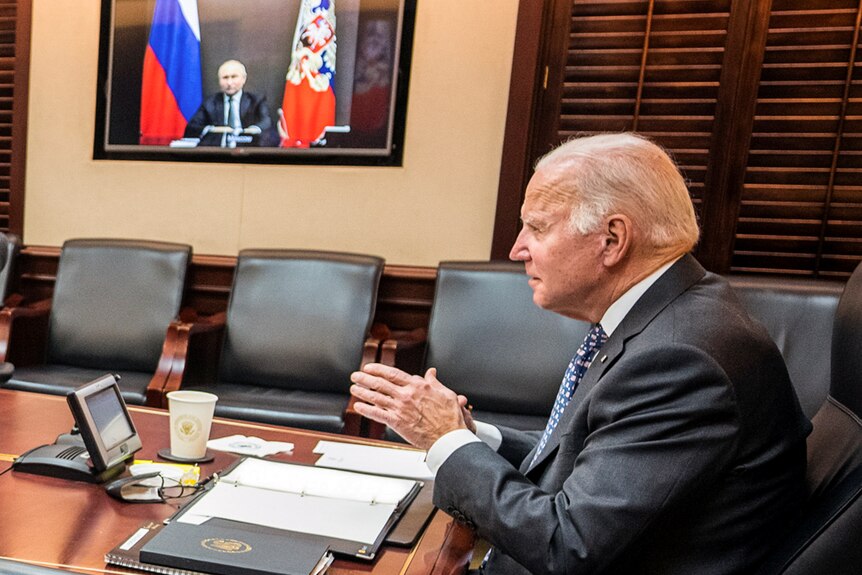 乔拜登总统与俄罗斯总统弗拉基米尔普京举行了虚拟会谈。
