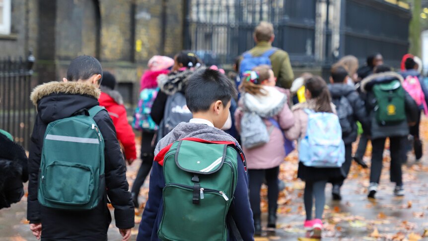 What can Australia learn from the UK's return to school during the COVID-19 pandemic?
